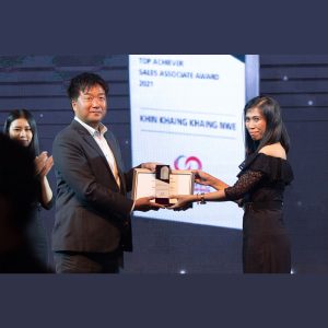 Khine-Khaing-Khaing-New-Top-Achiever-Sales-Associate-Award
